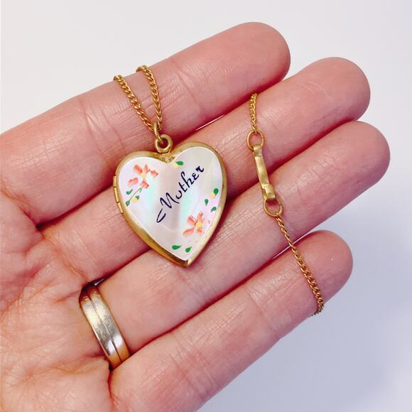 Vintage Mother of Pearl Heart Photo Locket Necklace 50s Hand Painted Mom Gift - Picture 3 of 16